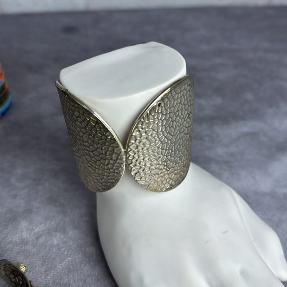 Gorgeous Lot of Bangle Fashion Bracelets Bangles - Picture 12 of 12